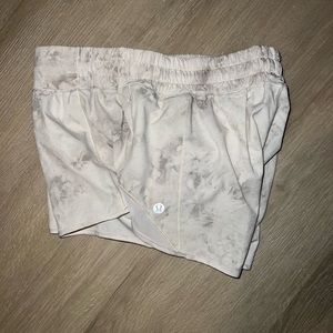 Lululemon Hotty Hot Low-rise short